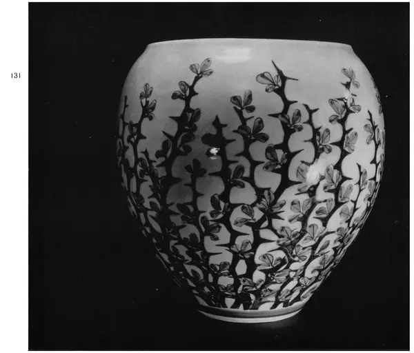  Коллектив авторов - Японское декоративное искусство - Страница № 127