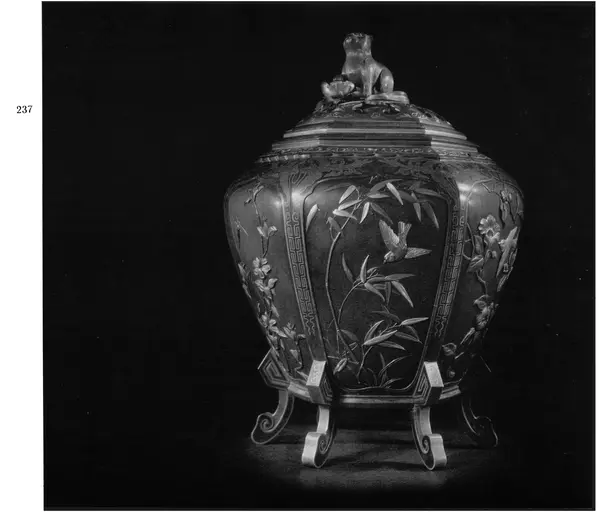  Коллектив авторов - Японское декоративное искусство - Страница № 229