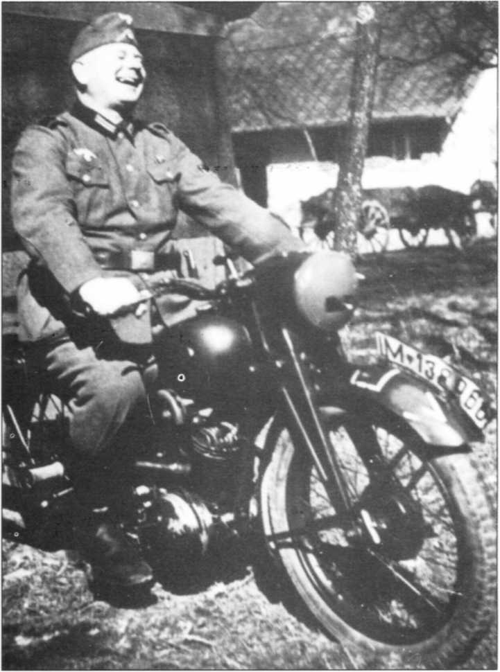 Мотоциклы Вермахта. Военное фото. Иллюстрация 51